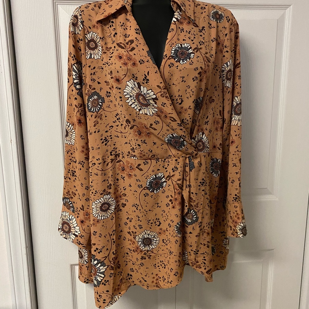 Flowered Peach Crossbody Top 1X